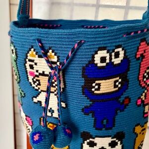 Mochila bucket or crossbody handwoven in Columbia